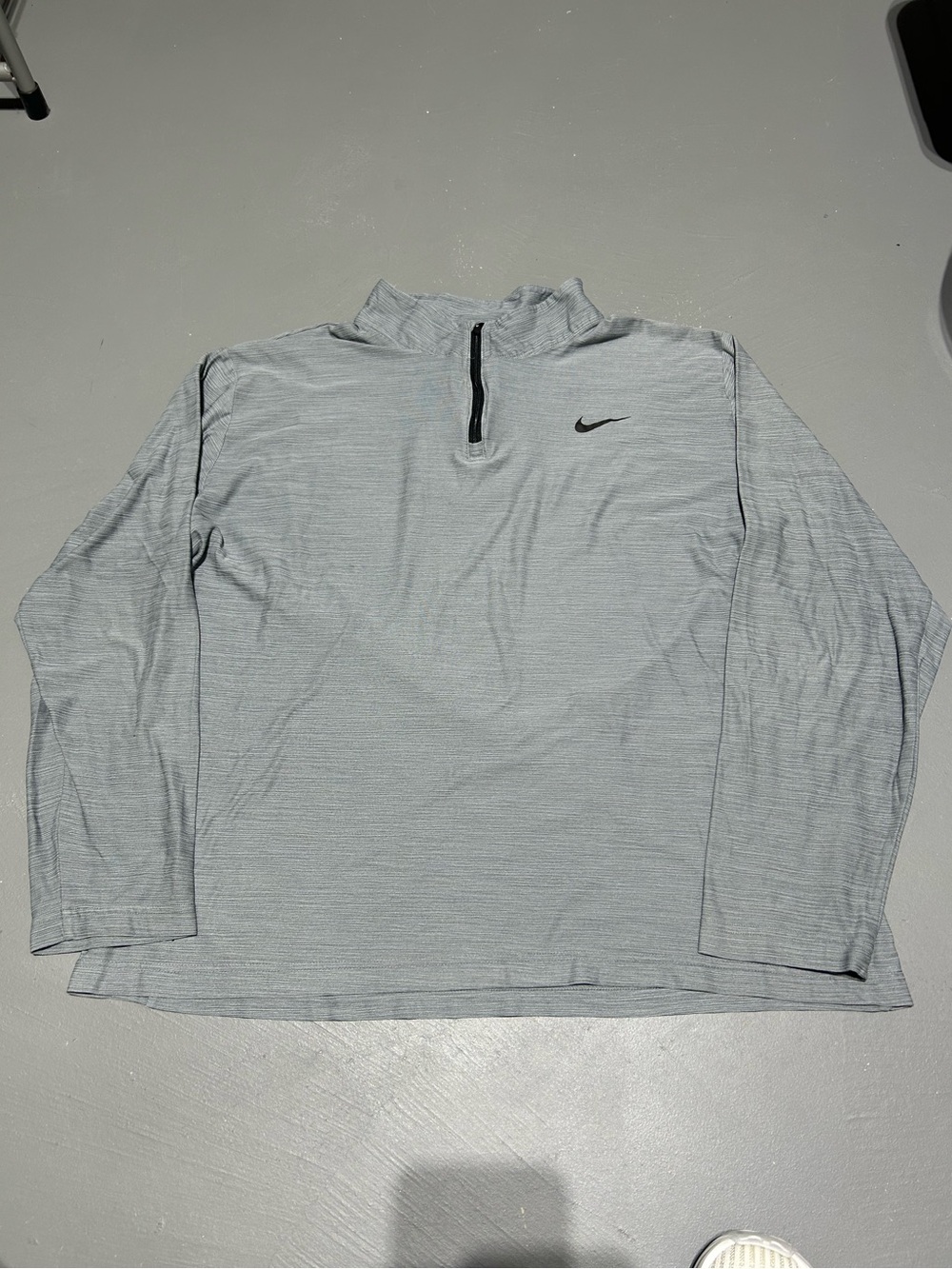 Nike Gray Dri-Fit Long Sleeve Athletic Quarter Zip Top (Men’s XL)